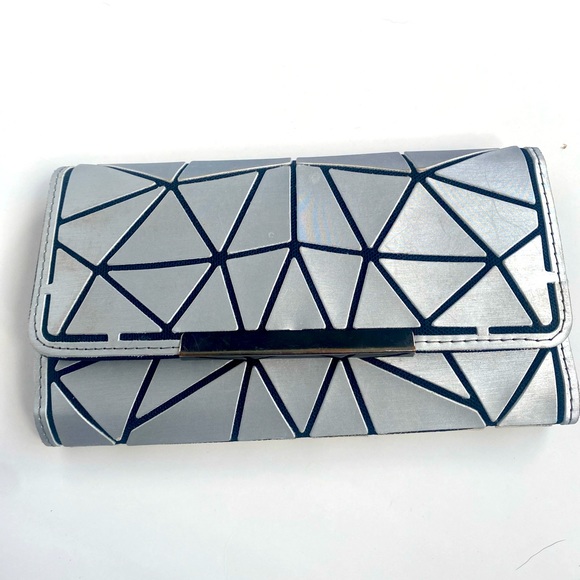 Geometrical Silver wallet - Picture 1 of 3